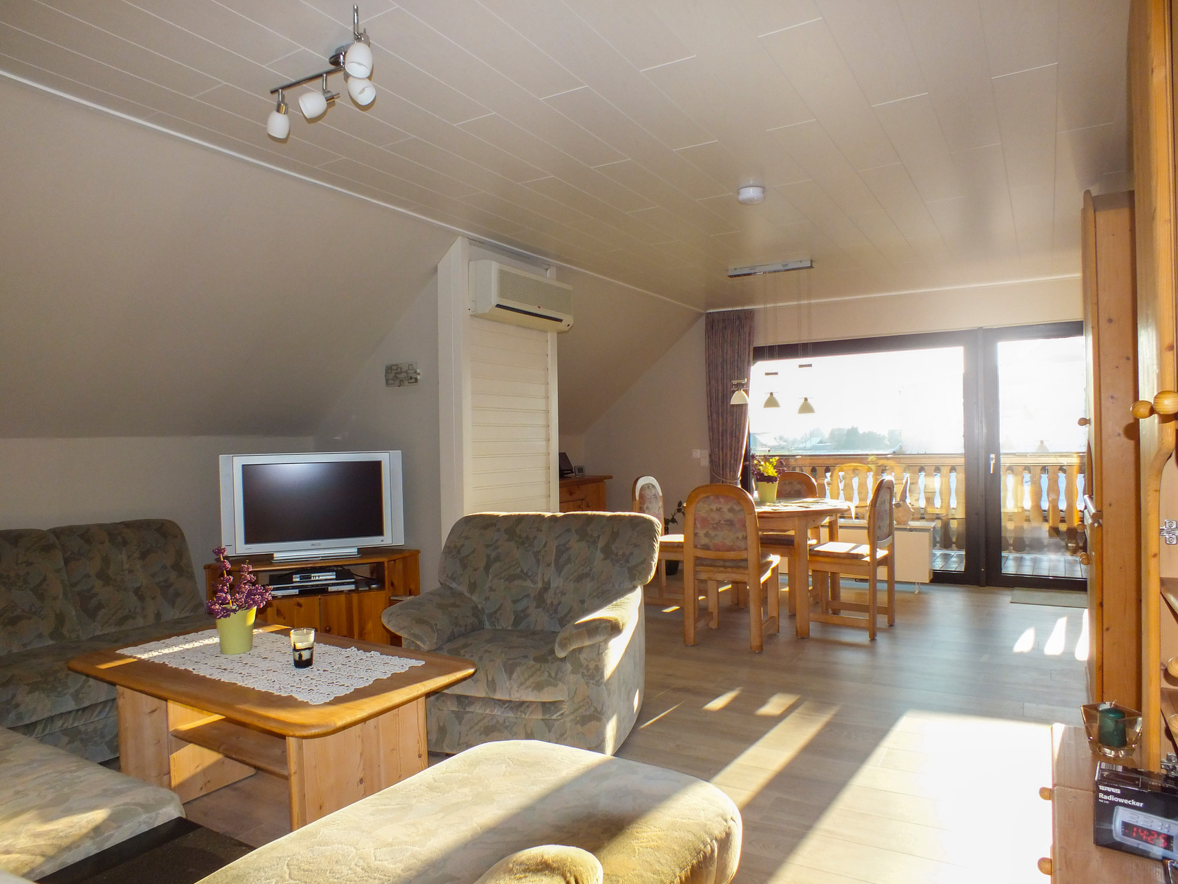 Wohnzimmer - Esszimmer - Ferienwohnung Emmerich