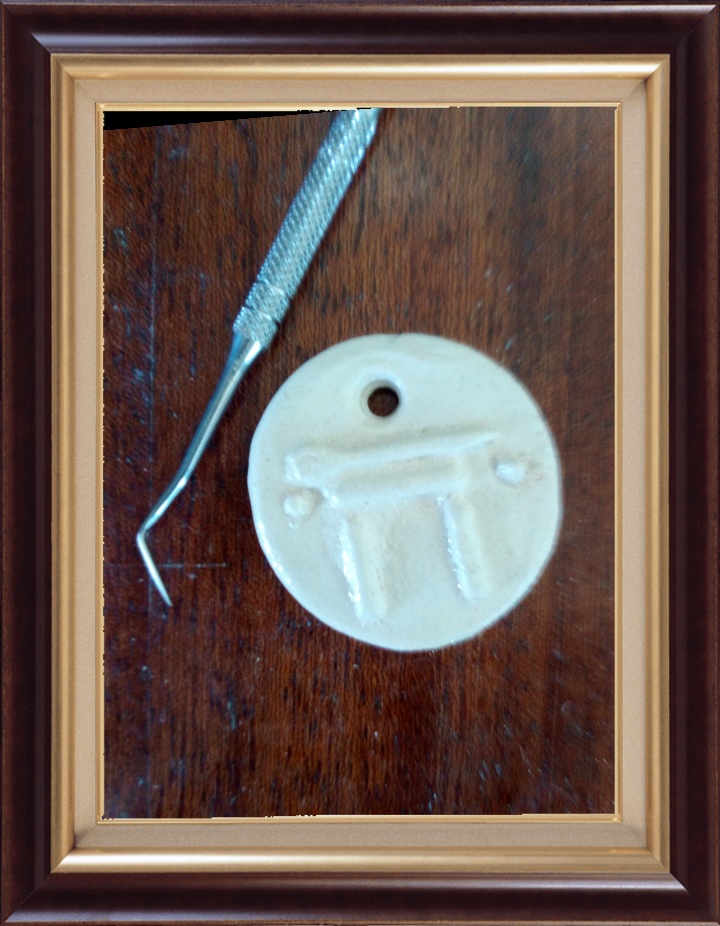 Vous obtiendrez de petites pièces de porcelaine recouvertes d'une couche de verre d'émail.