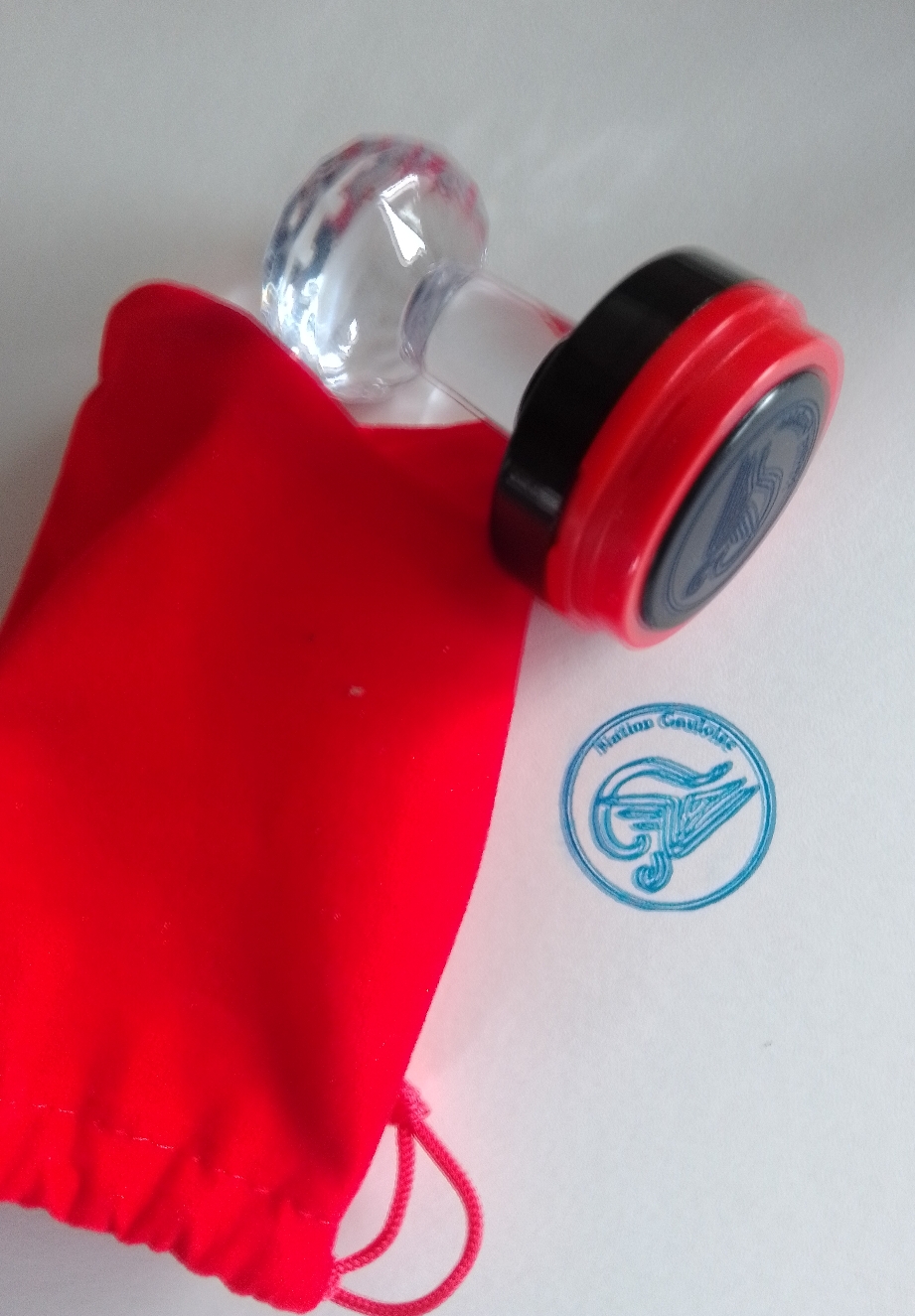 Le tampon "Nation Gauloise", je kiffe à fond. C'est très pratique, on peut y inscrire toute autre mention de type druidique où gauloise avec un des logos proposés. Travail propre.