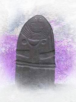 Statues stèles, chez les Ligures, a Brocéliande et aussi en Angleterre. Les tétons style Gundestrup, les tresses aussi.