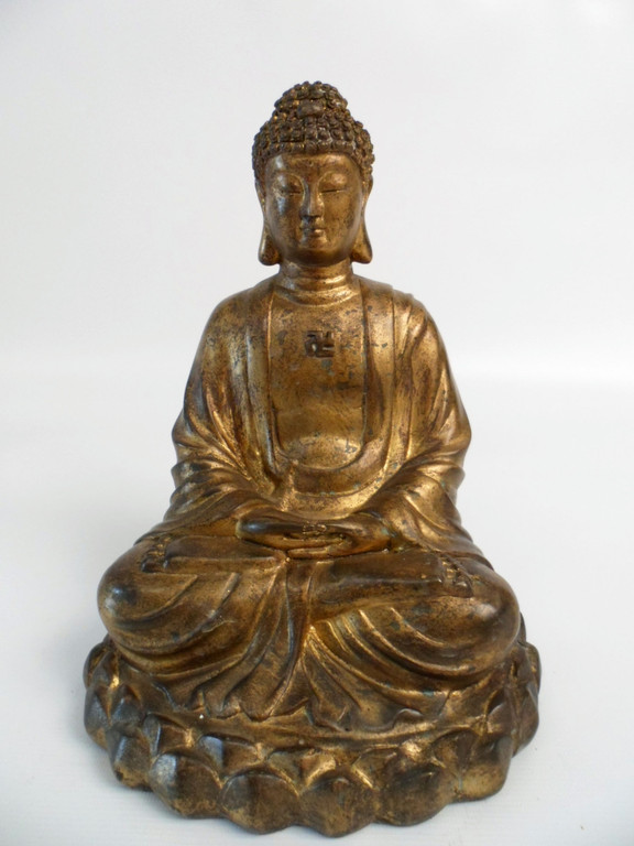 Detailreiche Skulptur eines sitzenden Buddhas (Ming-Stil), goldlackiert.  Unikat. 