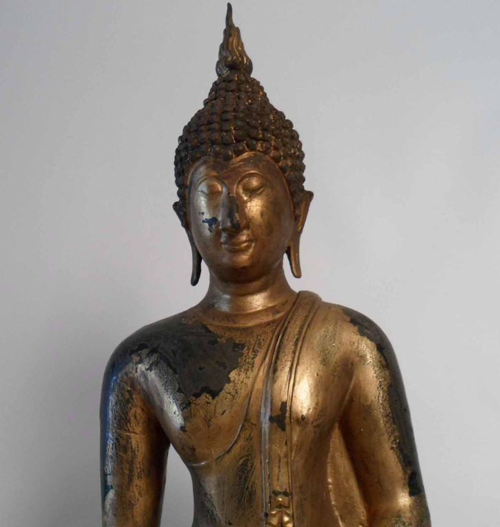 formvollendeter, gold-schwarz patinierter thailändischer "Shakyamuni" Buddha aus hochwertiger Bronze.