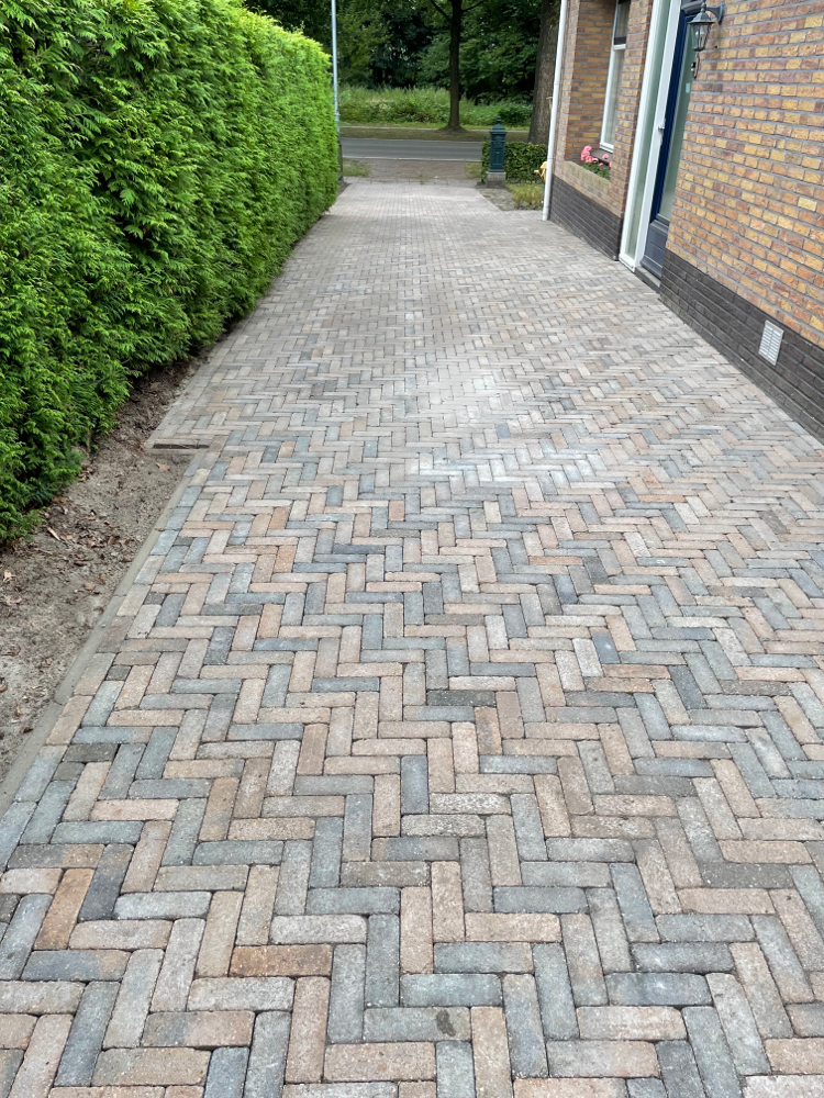 Getrommelde bestrating.