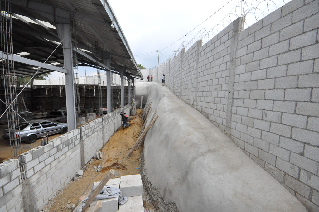 cement slope protecting wall