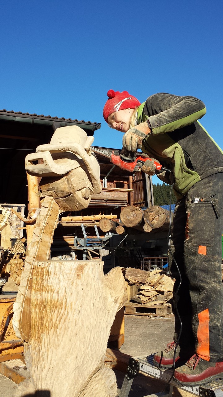 Technik - Schnitzen mit der Kettensäge - Allgäu-Carving by Martina Gast