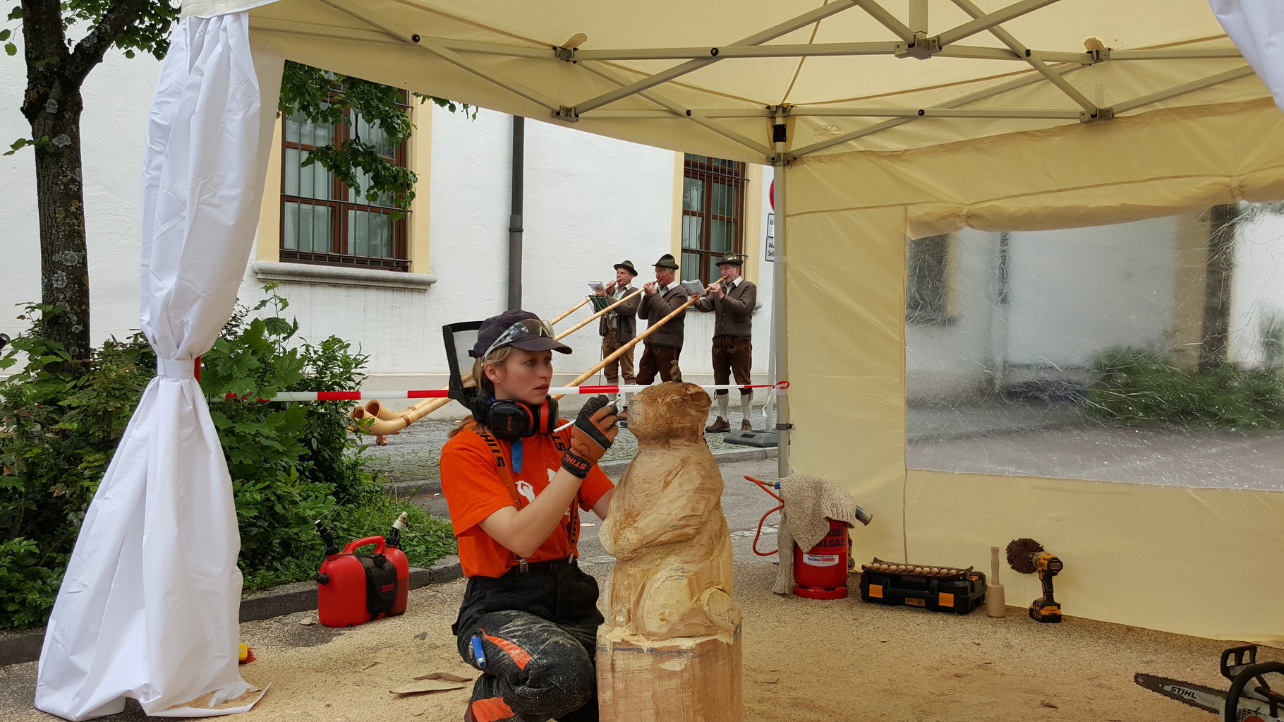 Museumstag Kempten - Schnitzen mit der Kettensäge - Allgäu-Carving by Martina Gast