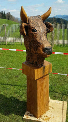 Kuh - Schnitzen mit der Kettensäge - Allgäu-Carving by Martina Gast