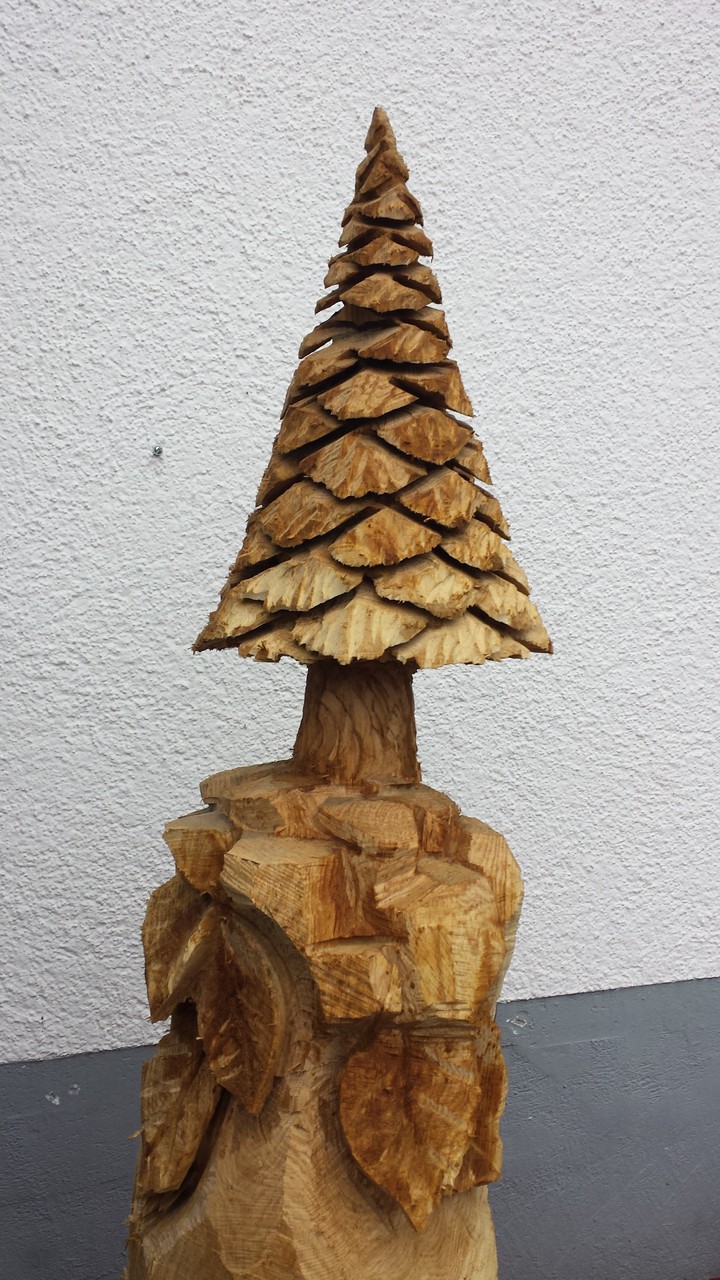 Tannenbaum - Schnitzen mit der Kettensäge - Allgäu-Carving by Martina Gast