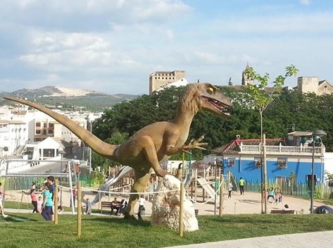 Dinosaurio Terópodo Realista – Figura de Gran Formato para Decoración Temática Exterior