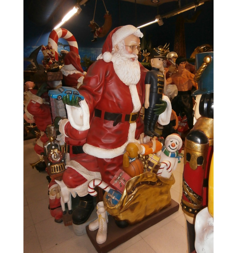 Figura de papa Noel con regalos para tu decoración temática navideña