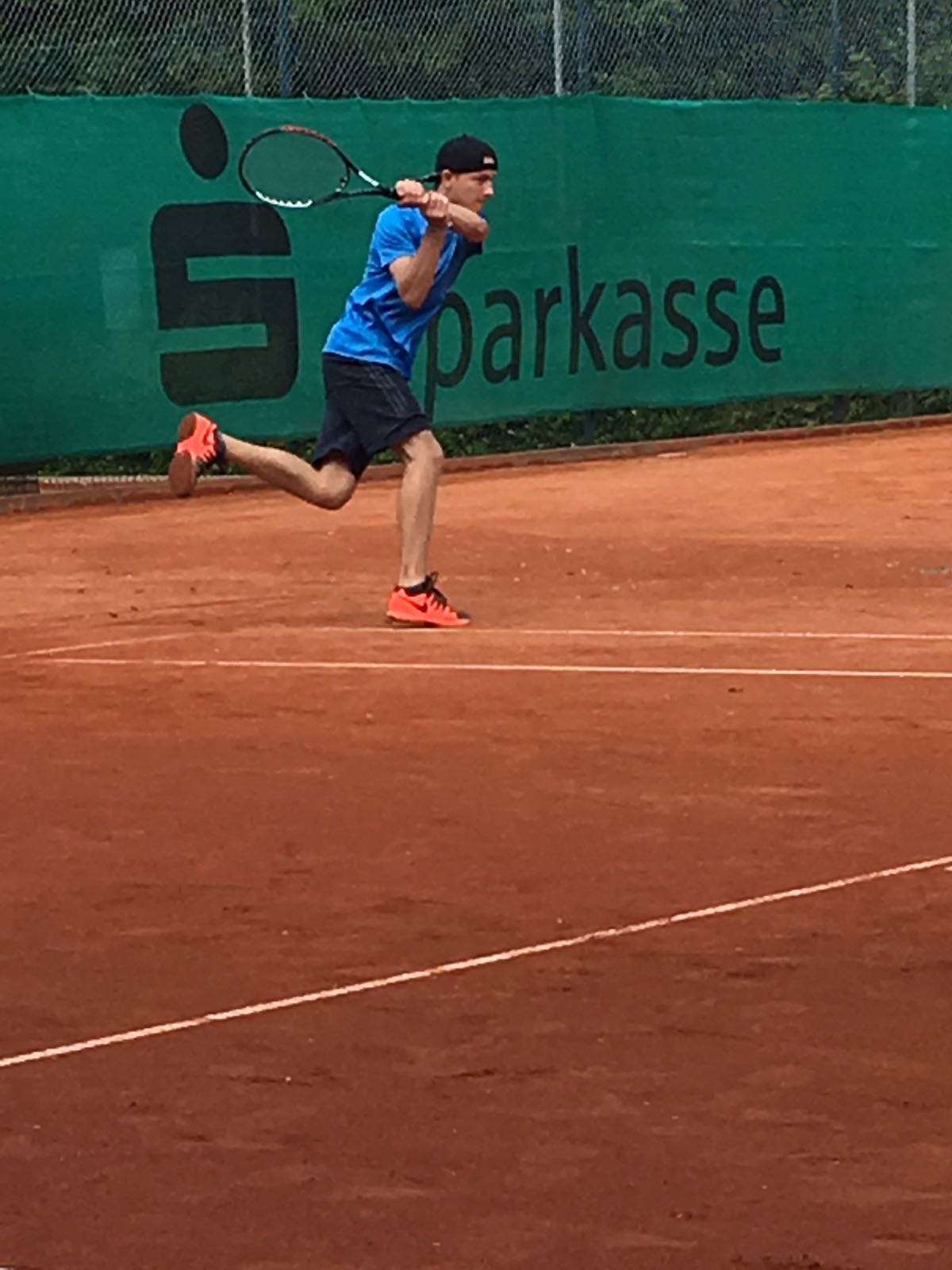 Malte mit der beidhändigen Rückhandpeitsche