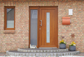 Haustüre aus Kunststoff in Holzoptik