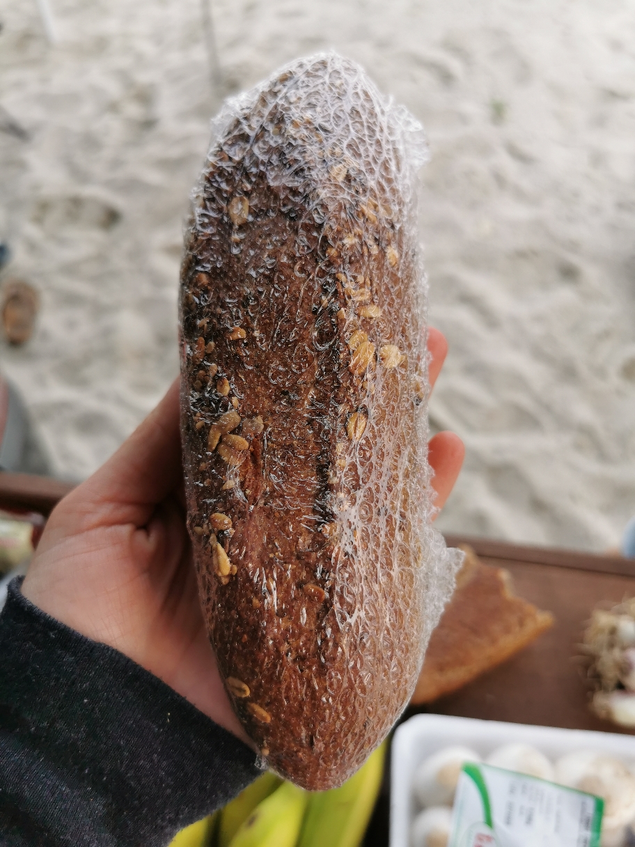 Ein eingeschweißtes Brötchen. 