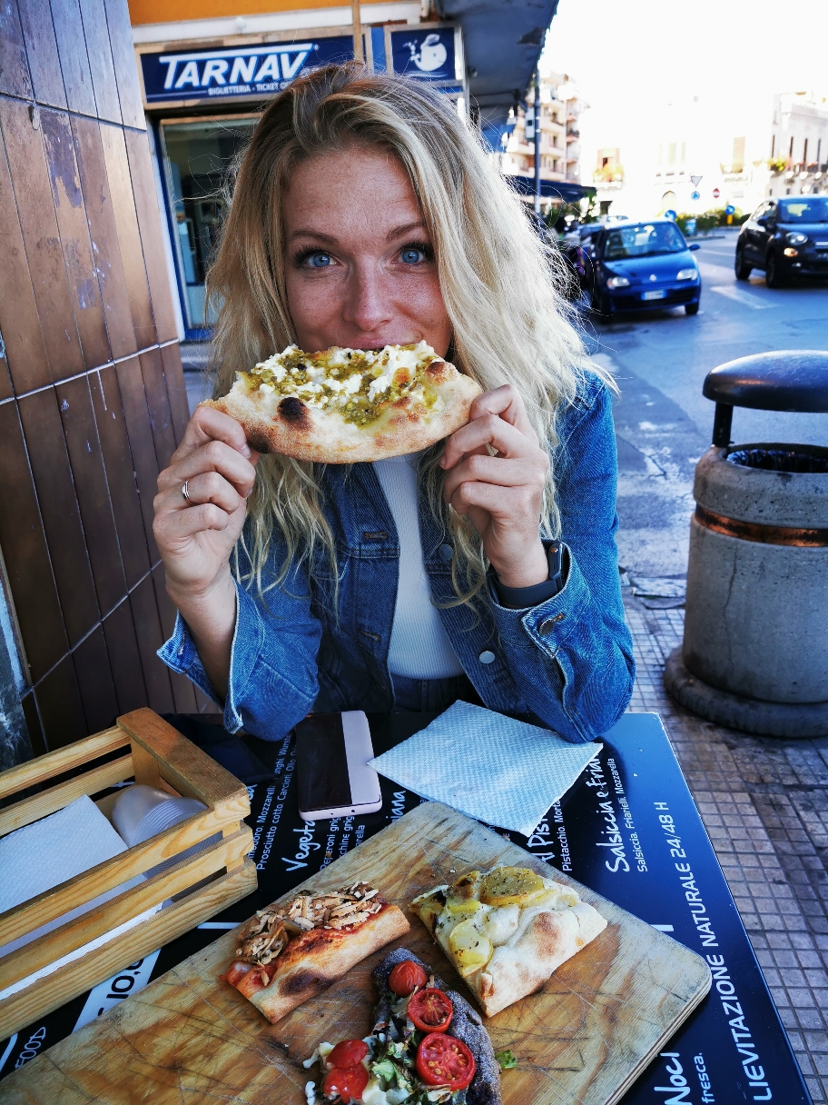 ...essen ist wichtig. Wir fahren ja auch sehr lange Fähre 😋