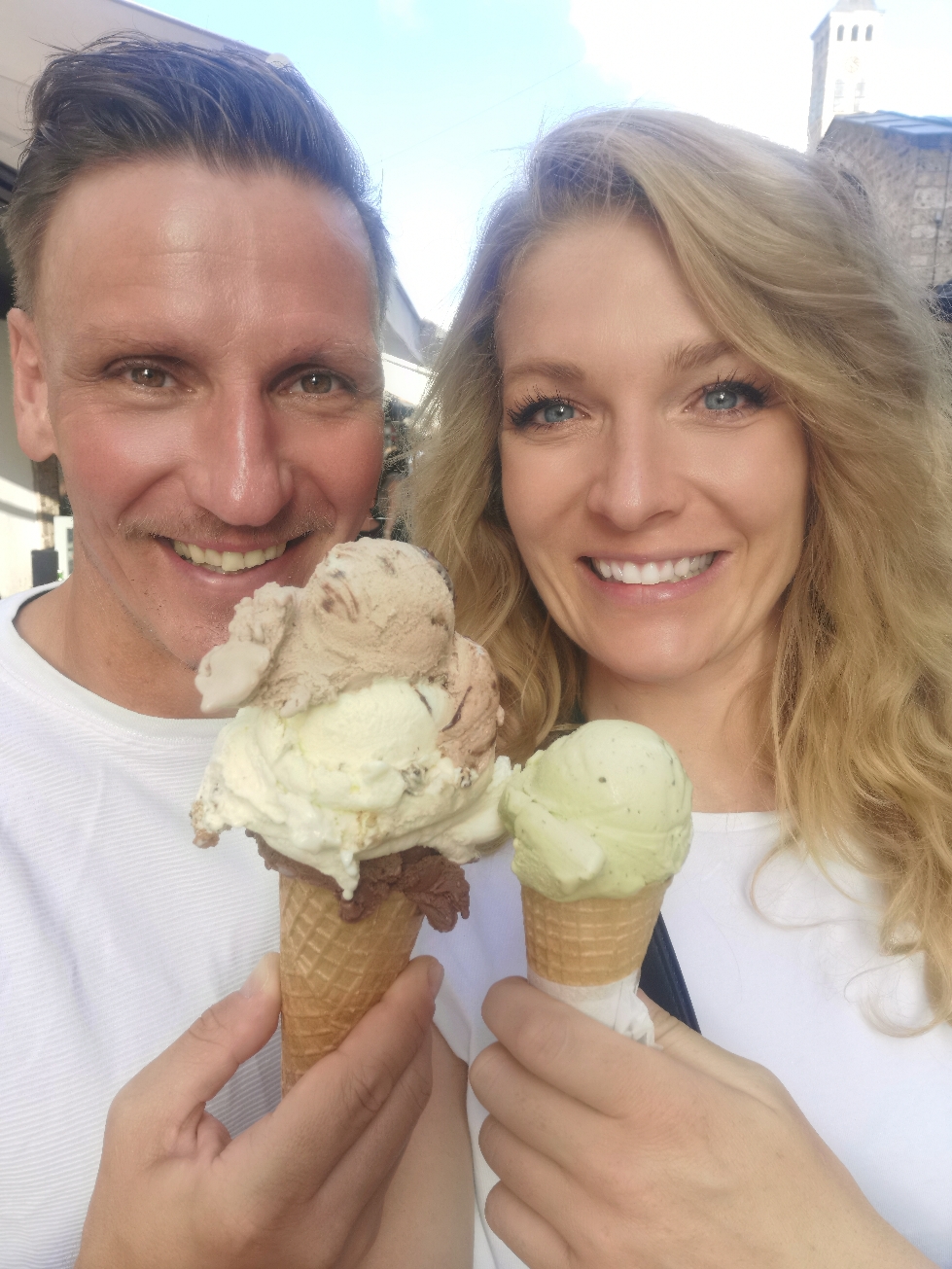 Zuerst...🤷🏼‍♀️ die Blicke der Eisladies (Fischersche Qualitätskontrolle gabs an mehreren Ständen🤓) ... Unbezahlbar! 