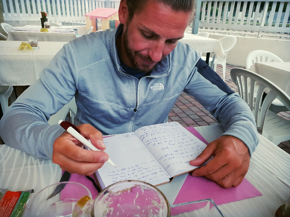 Generationenübergreifend... Daniel gestaltet seinen Blog analog.  *tagebuch* 😋👴