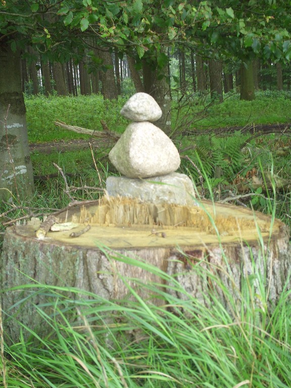 Steinmännchen - Spuren anderer Pilger