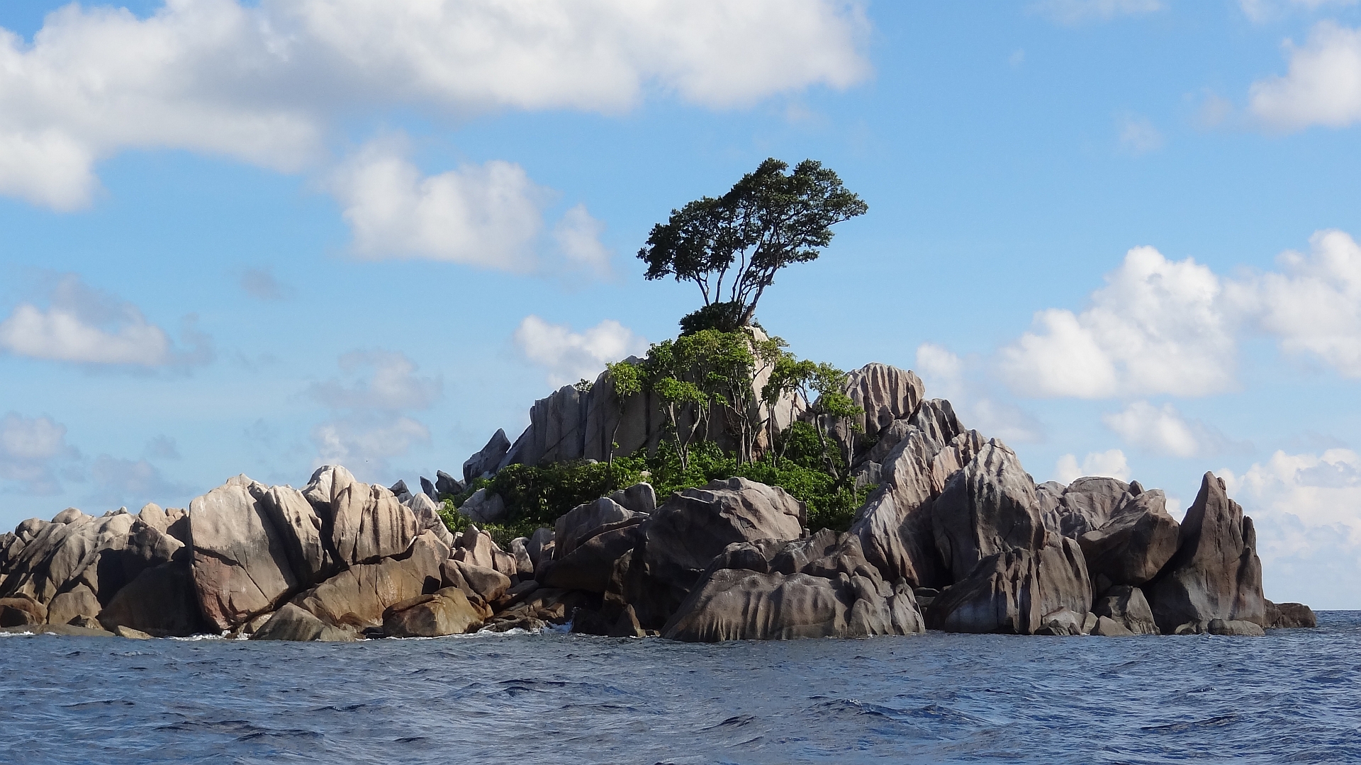 Warmes Wasser, bizarre Gesteinsformationen und eine beachtliche Unterasserwelt : die Seychellen