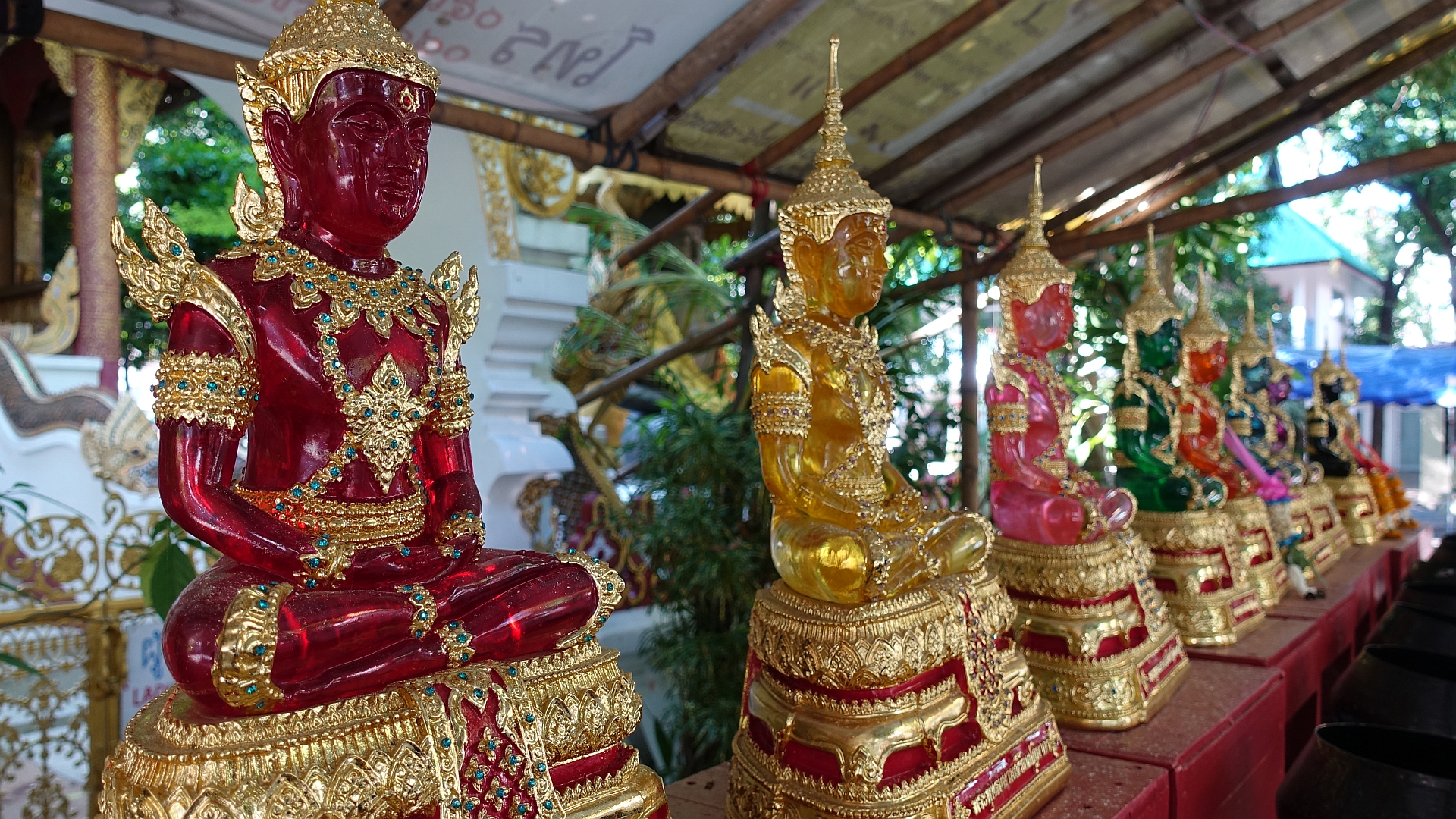 Glasbuddhas im Wat Thung Yung