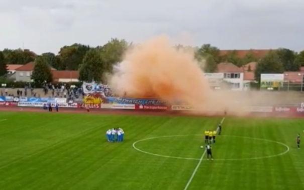 Einziger Aufreger während des Spiels: Chemnitzer Fans erwiesen sich als Freunde der Pyrotechnik.