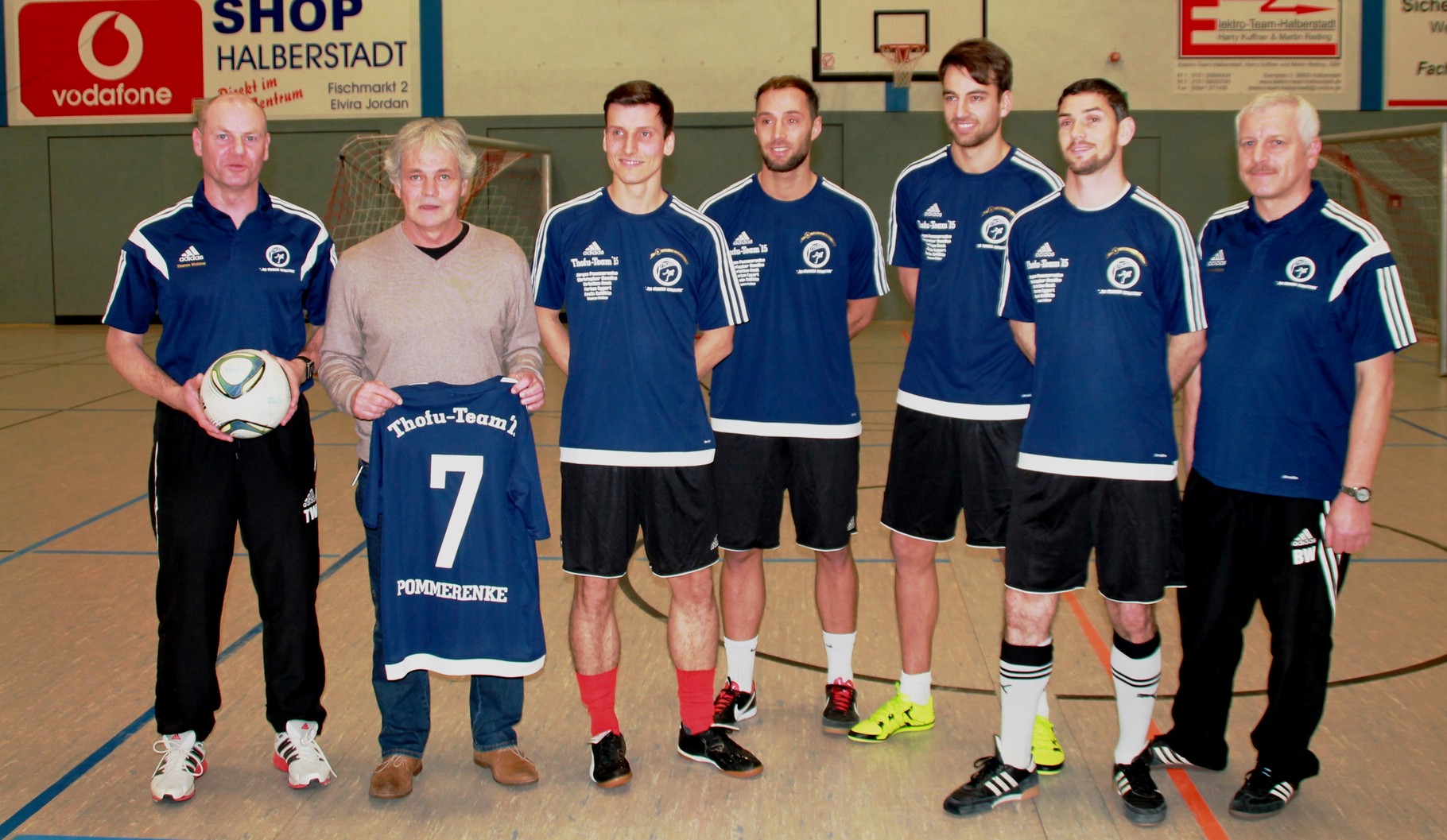 Das "Promiteam": Thomas Waldow (Veranstalter), Jürgen Pommerenke, Florian Eggert, Christopher Handke, Christian Beck, Kevin Schlitte, Bernd Waldow (Veranstalter) (v.l.)