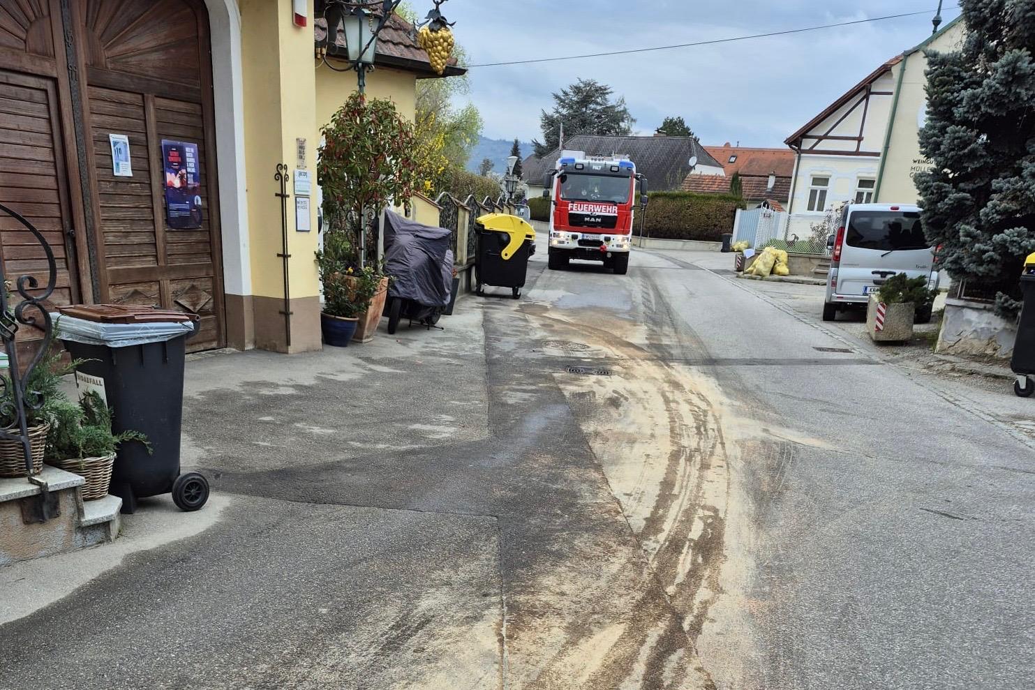 Betriebsmittel-Austritt sorgt für Einsatz in der Lindengasse