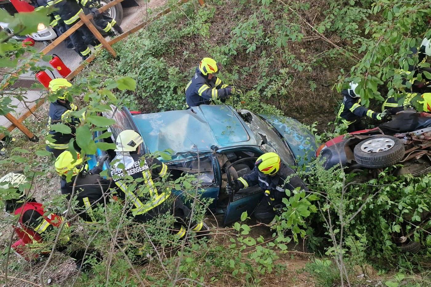 Übung: Verkehrsunfall mit eingeklemmten Personen
