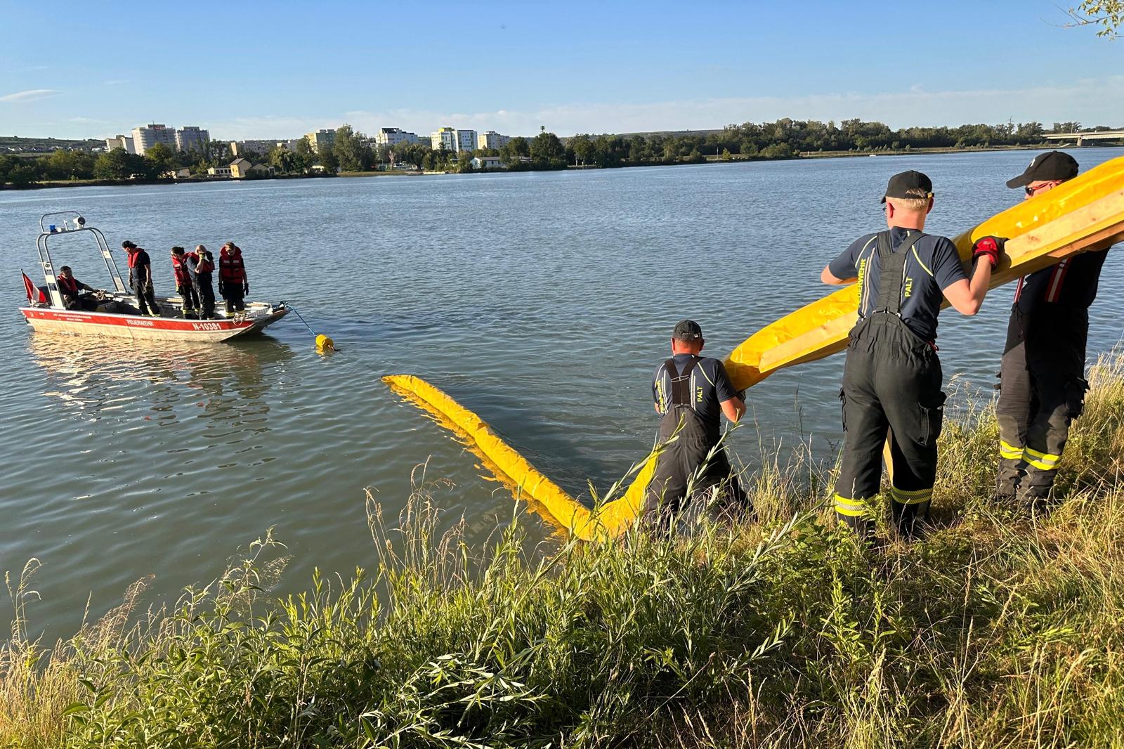 Wasserdienst: Ölsperren und Schulungsfahrt im Fokus