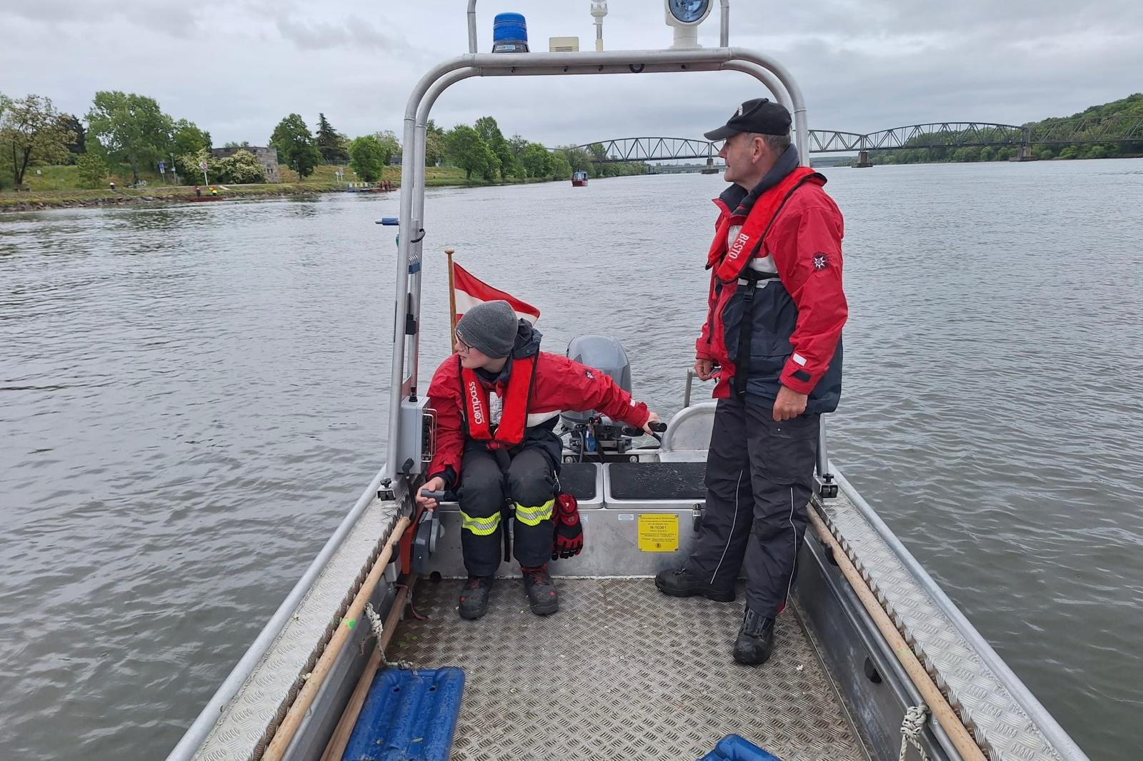 Einsatz auf der Donau: Absicherung des WD20-Kurses