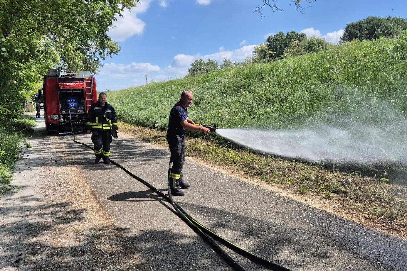 Feuerwehr löscht Flurbrand entlang der Fladnitz