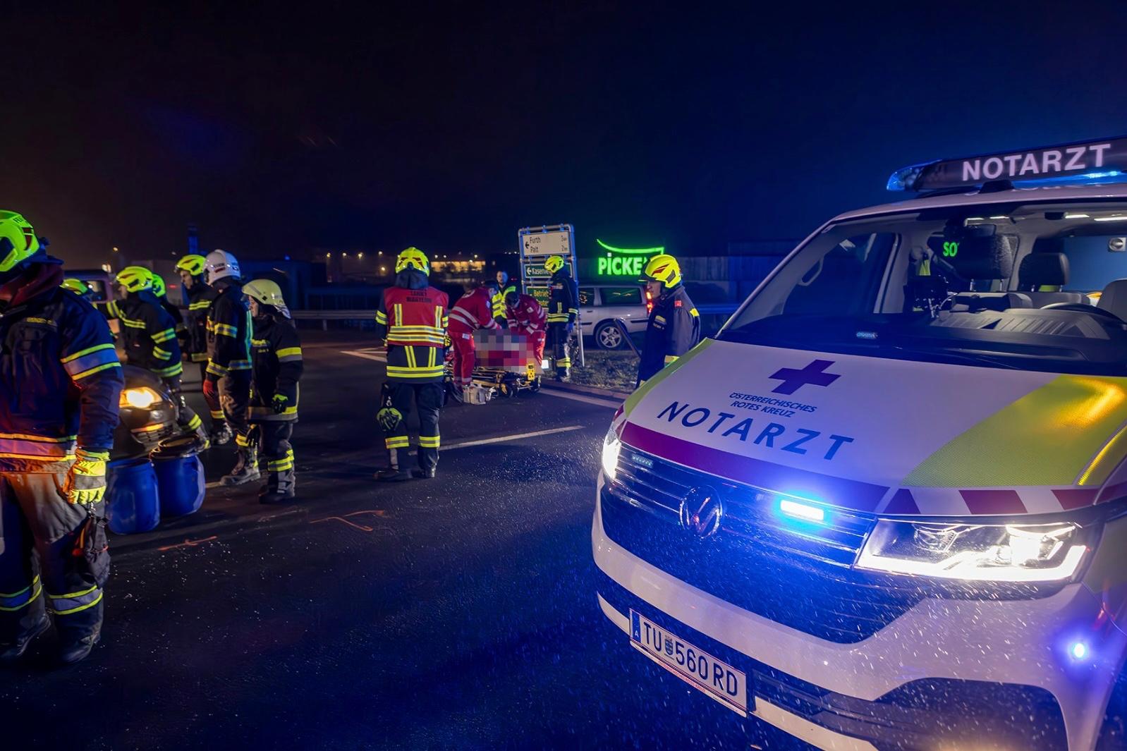 Verkehrsunfall mit mehreren Verletzten auf der B33
