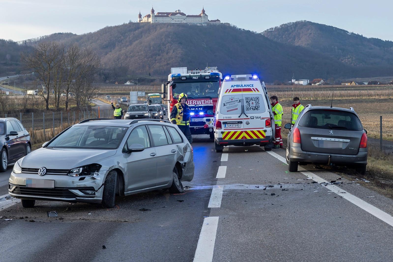 Verkehrsunfall mit zwei Fahrzeugen – eine verletzte Person