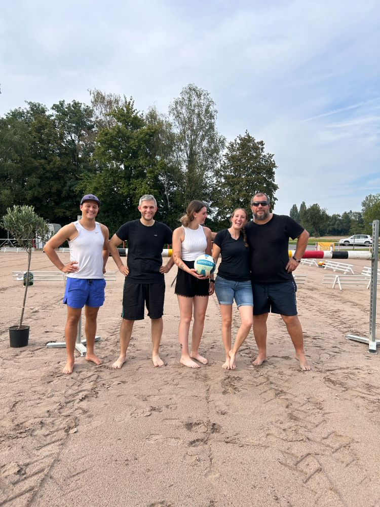 Jede Menge Sporty-Spice! Die vereinseigene Volleyball-Mannschaft