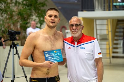 Vukasin Simic mit der MVP Plakette - Foto: Jessica Müller