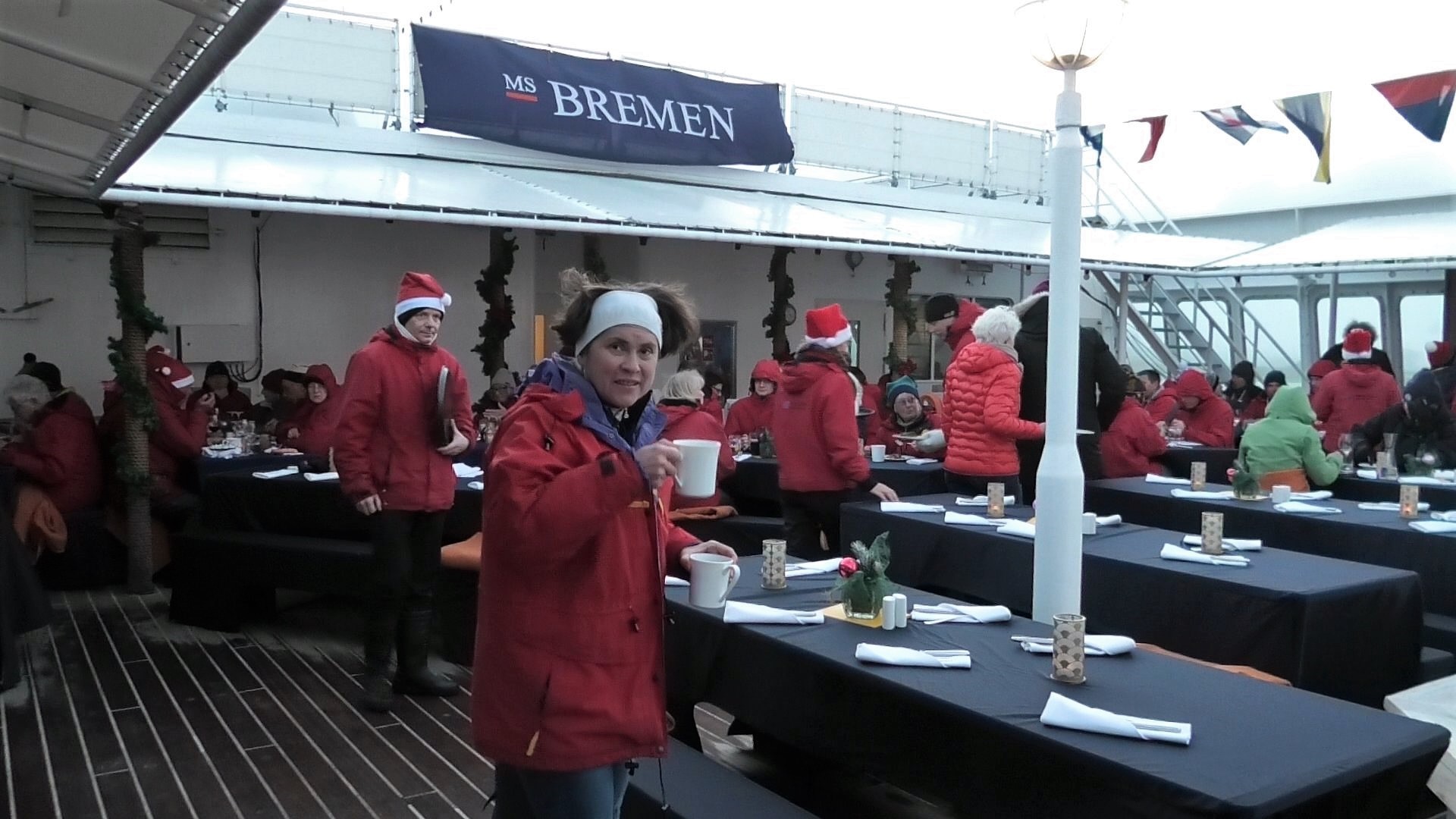 ... abendlicher Weihnachtsmarkt am Pooldeck
