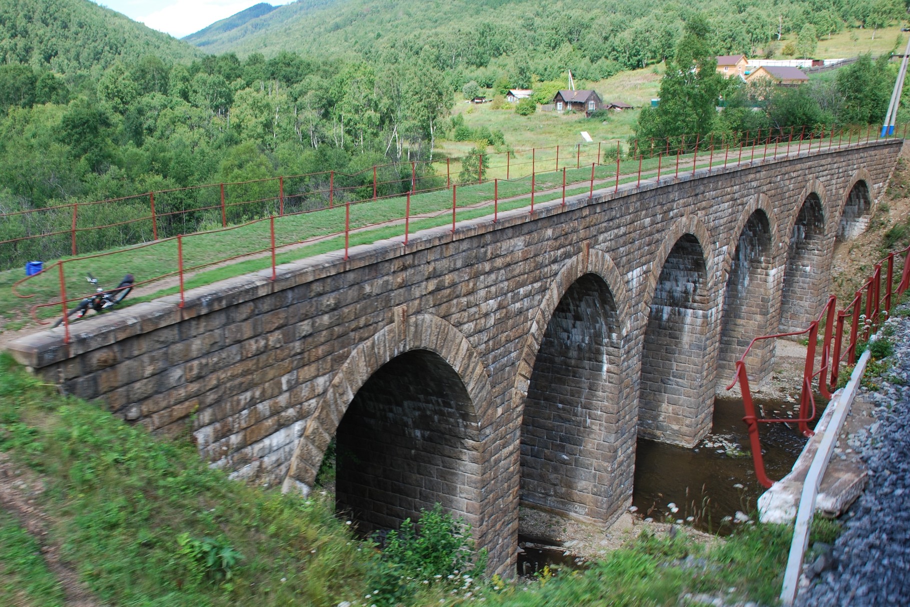 ... viele alte Viatukte, Brücken und Tunnels