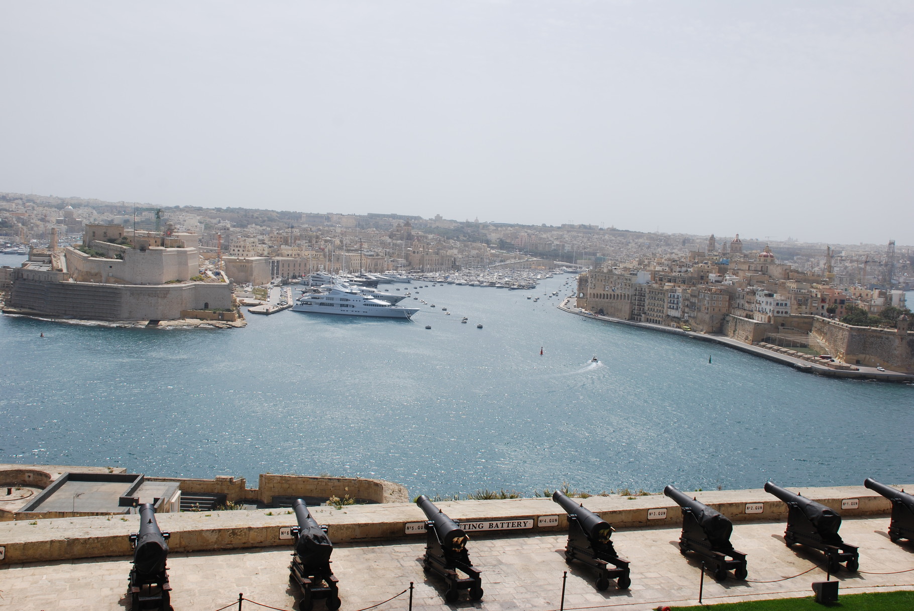 Blick von "Upper Barracca Gardens" Richtung Vittoriosa