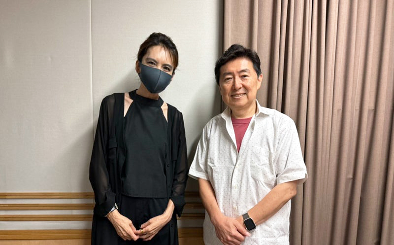 左手：長谷川　右手： 笠井信輔さん