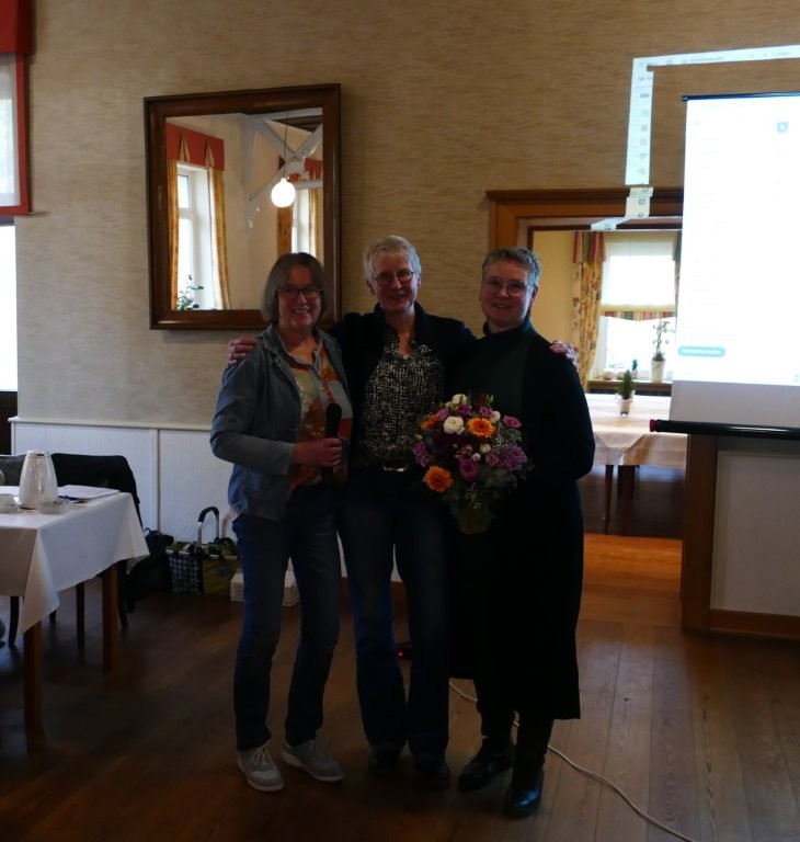 Gabi Völler, Ruth Schulte to Bühne und Annemarie Große Börding