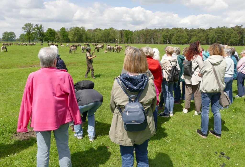 Frederike Röwekamp mit der zweiten Gruppe LandFrauen