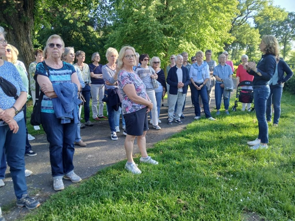 Begrüßung vor der Schelenburg