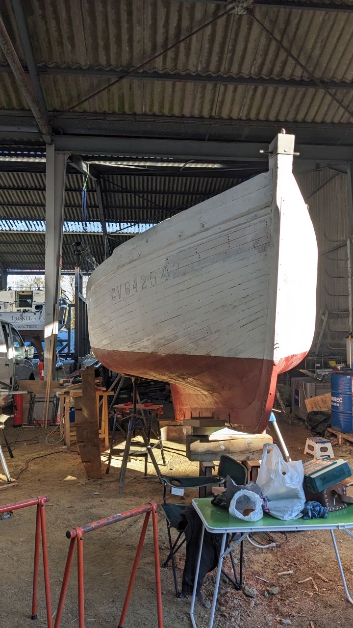 Sous couche d'accrochage et première couche d'antifouling