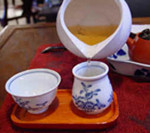 8)茶海から聞香杯に注ぎ聞香杯から茶杯に移します::悟空::--横浜中華街で生まれて30年。中国茶・中国茶器専門店