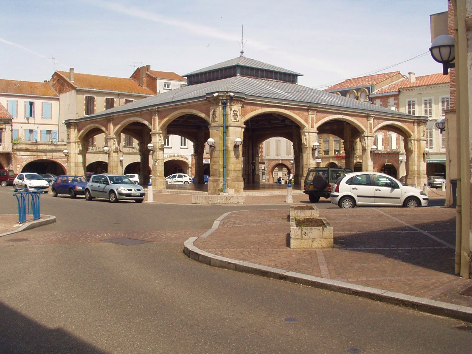 La halle de Valence d'Agen. (Dept 82)