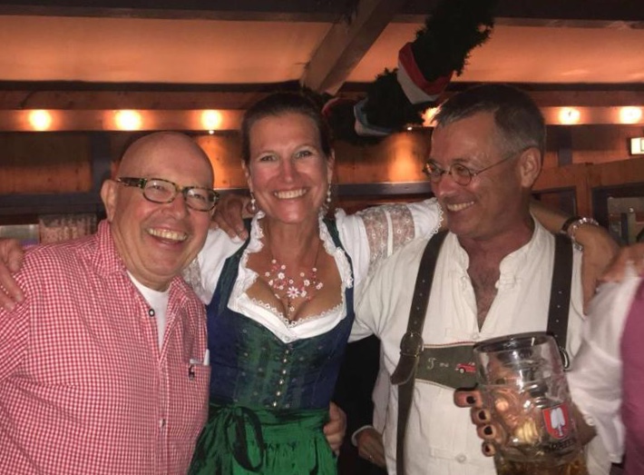 Ein herzliches Grüßgott aller Gäste auf dem Oktoberfest, Dr. Dieter Körner begrüßt die Gäste.