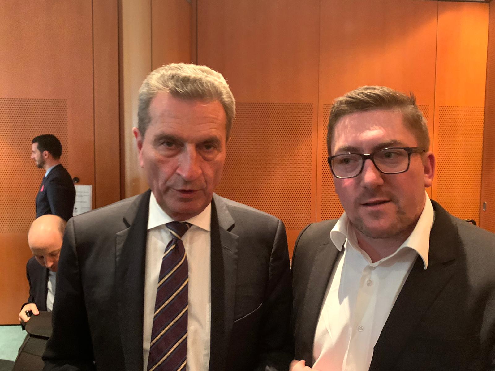 BRSI Asienexperte Till Suplika mit dem EU-Kommissar für Energie Guenther Oettinger