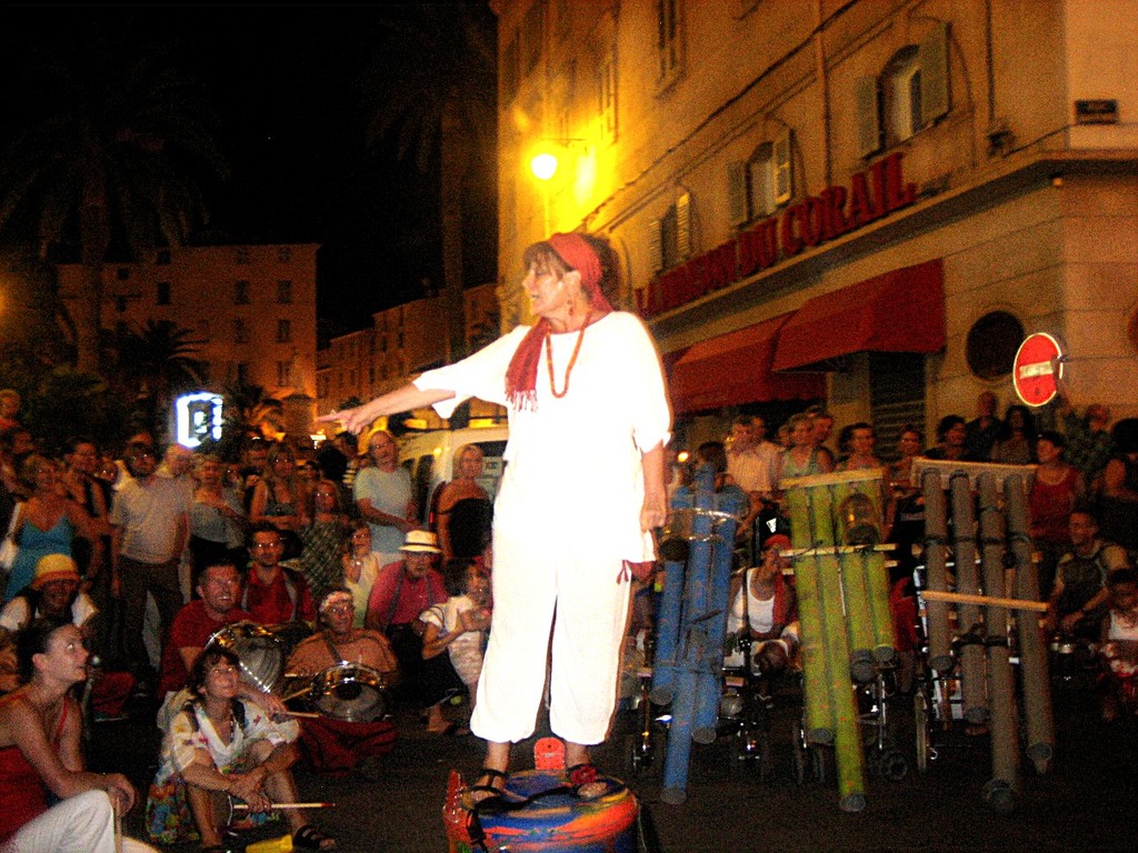 avec les Percussions de Rue de la  RECUPADA  /  POINT DE SUSPENSION, Ajaccio  (Shopping de Nuit)