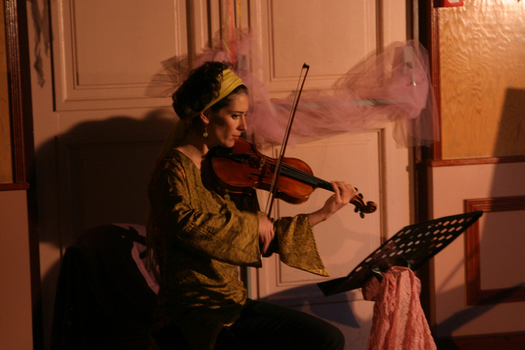 LES CONTES DU SENTIER PARFUME,Teatrale di Bastia, VIOLON : Vanessa CAHUZAC