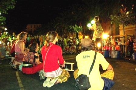 avec les Percussions de Rue de la  RECUPADA  /  POINT DE SUSPENSION, Ajaccio  (Shopping de Nuit)