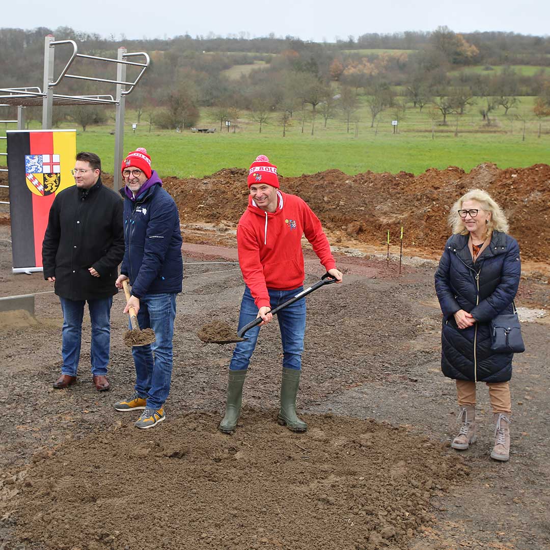 Offizieller Spatenstich am neuen Mehrgenerationenpark